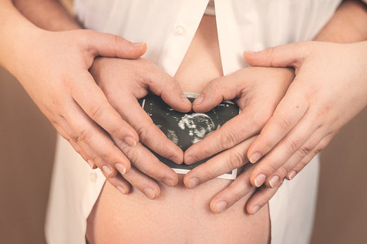 Movimientos fetales normales y anormales explicados para futuras mamás