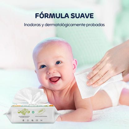 Una mano de adulto usa una toallita húmeda Aiwibi Serie Fresco. Está limpiando suavemente la piel de un bebé. 